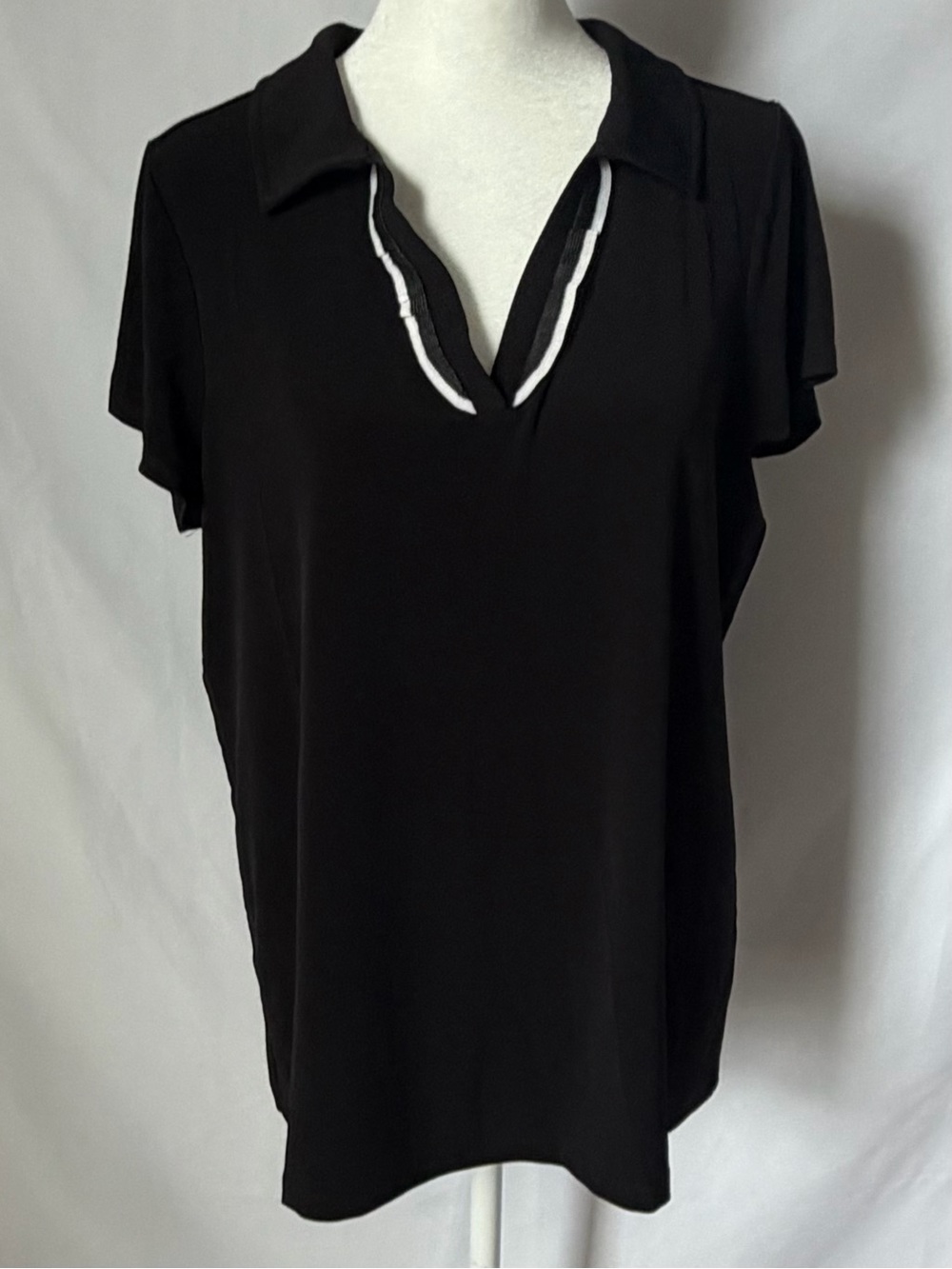 New Susan Graver Liquid Knit V-Neck Top with Ruffle Black size Medium